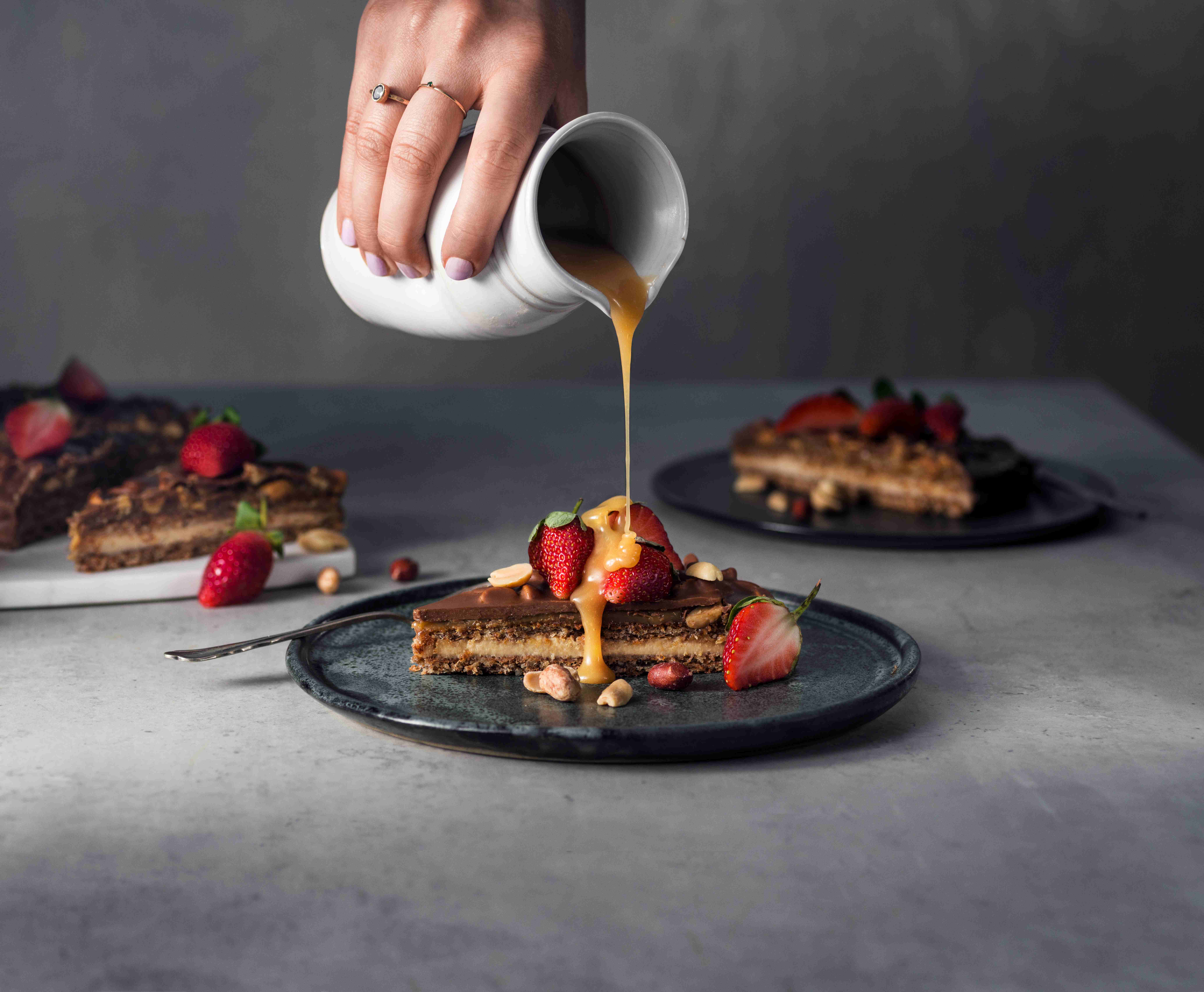 Almond Cake Whit Caramel & Peanuts
